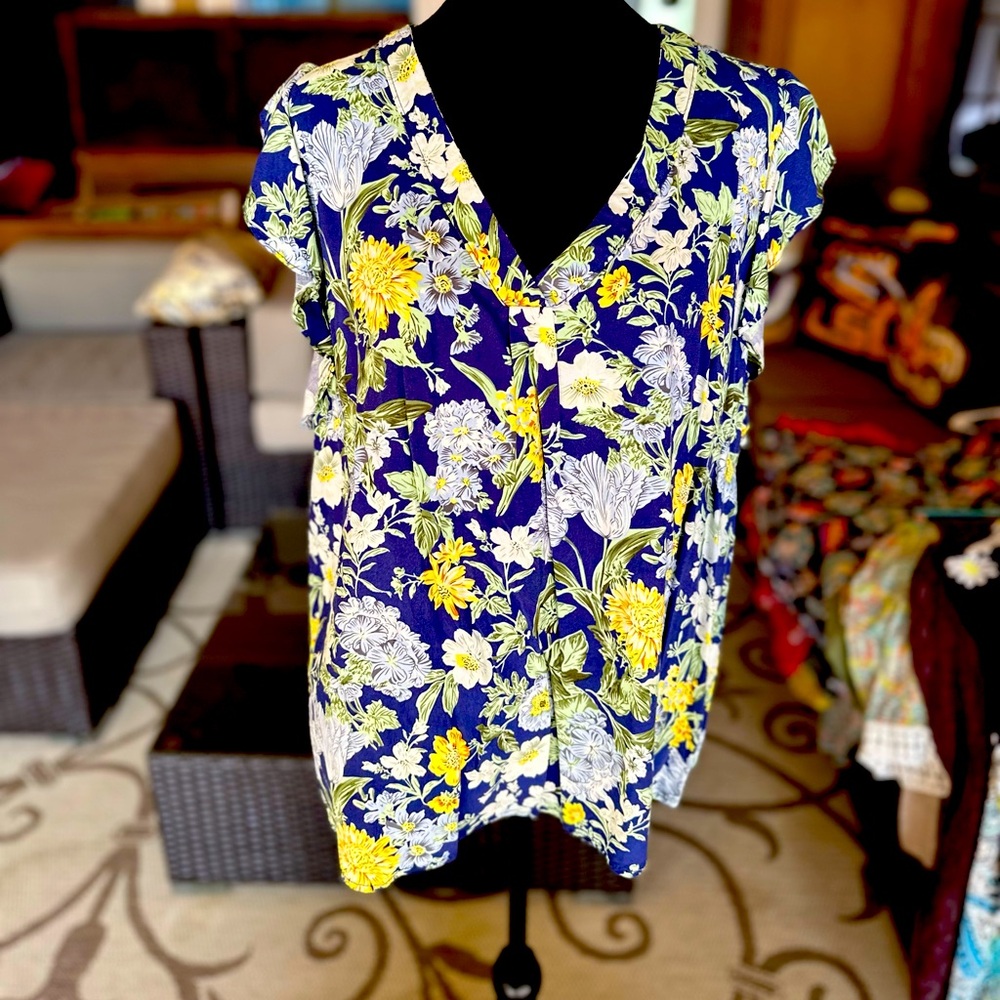 Jones and Co. Floral Navy, Yellow and White Short Sleeve Blouse in 1X